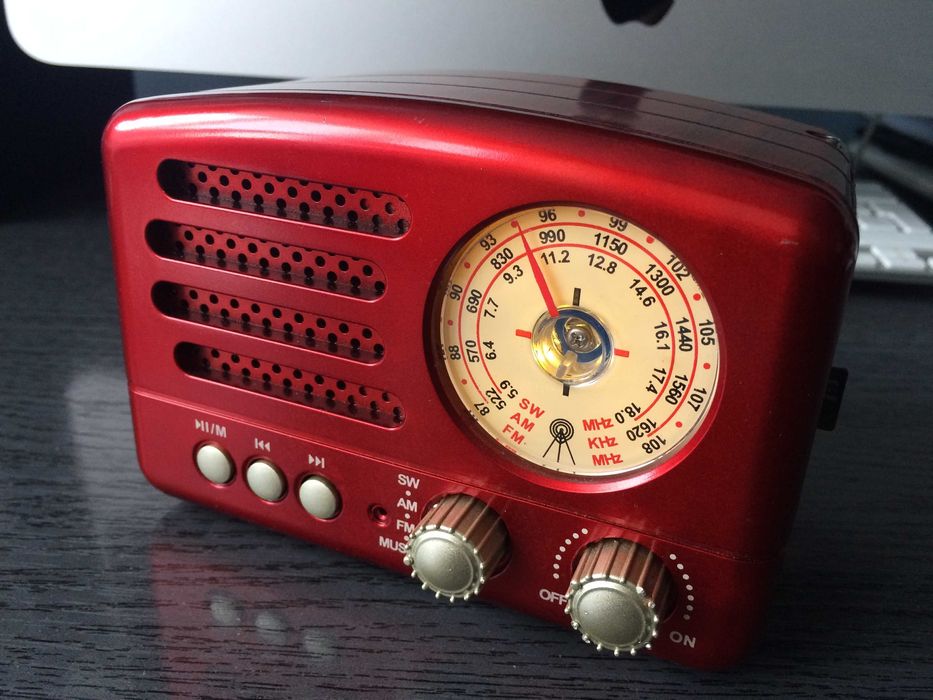 Radio cu aspect vintage Prunus J-160 functional.Cititi tot anuntul.