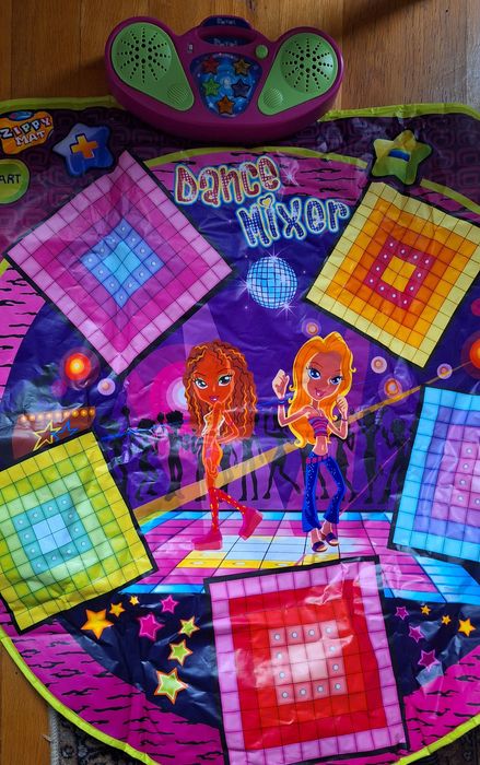 Детско килимче  Хип хоп  с вграден  усилвател и изход за  CD/MP3