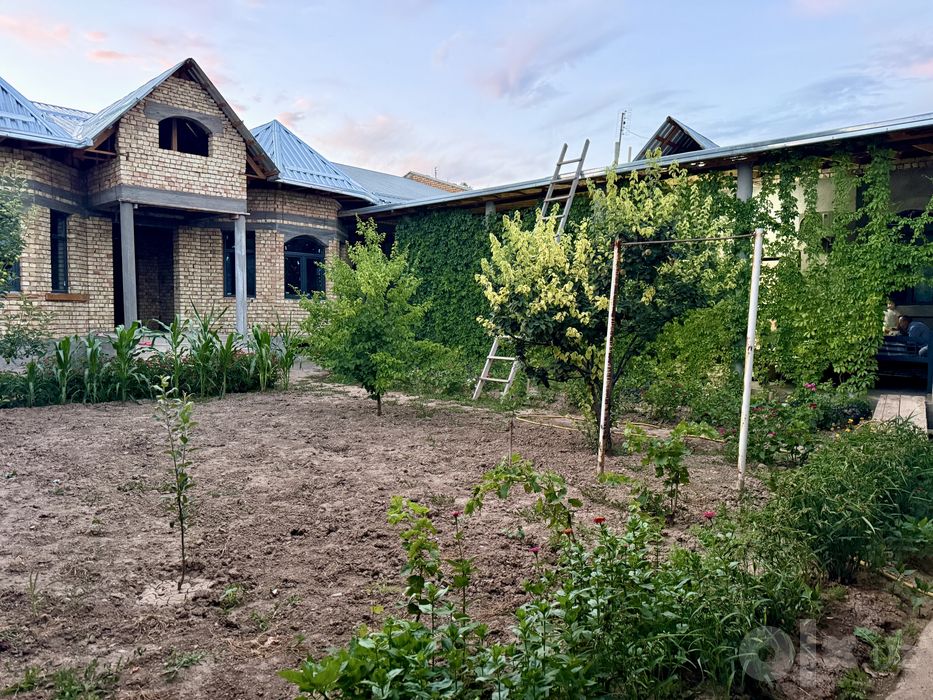 Gazalhkent markazi hokimyat oldida kotta oylaga mo’ljallangan yangi uy