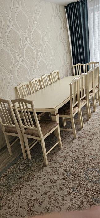 Стол состоянии стульями