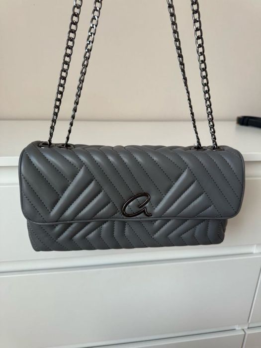 Нова чанта Axel