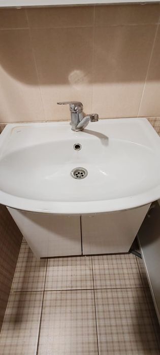 Продам тумбу с умывальником и шкаф