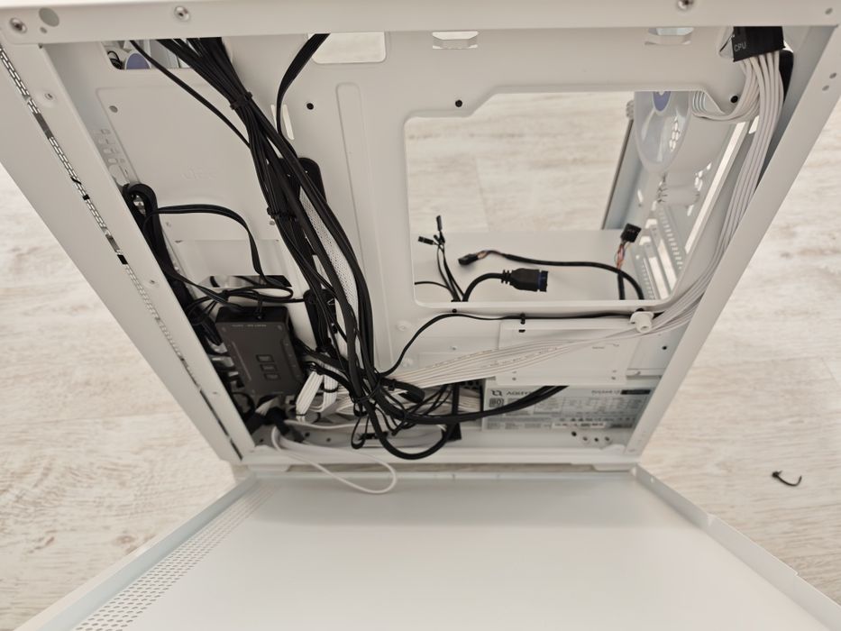 Kit carcasă + sursă gaming Aqirys Wezen white