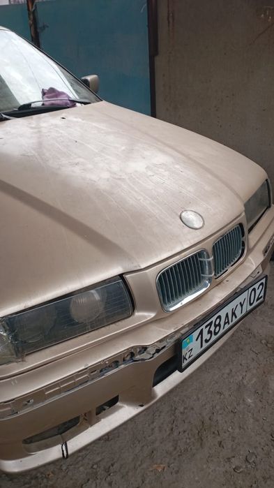 Продам BMW 318. Год1992.