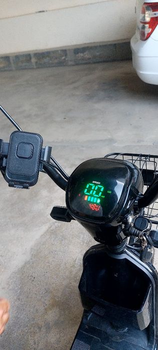 Ganlan elektr skuter yangii holatda . Sotiladi