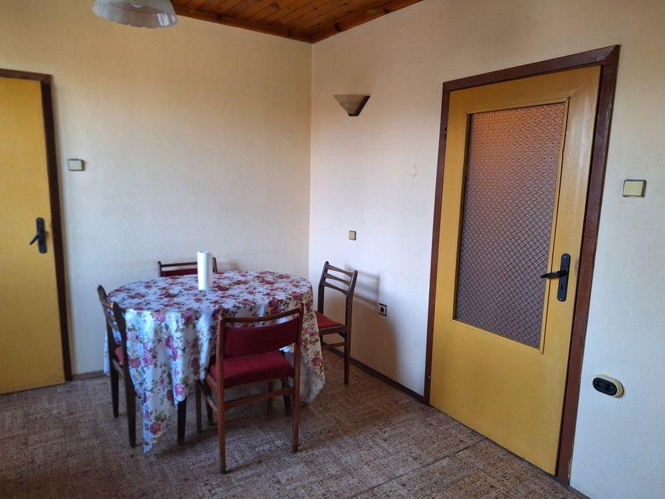 Дава се под наем Етаж от къща в Пловдив, Каменица 1 - 108 кв.м за 433.5 € - Снимка #1