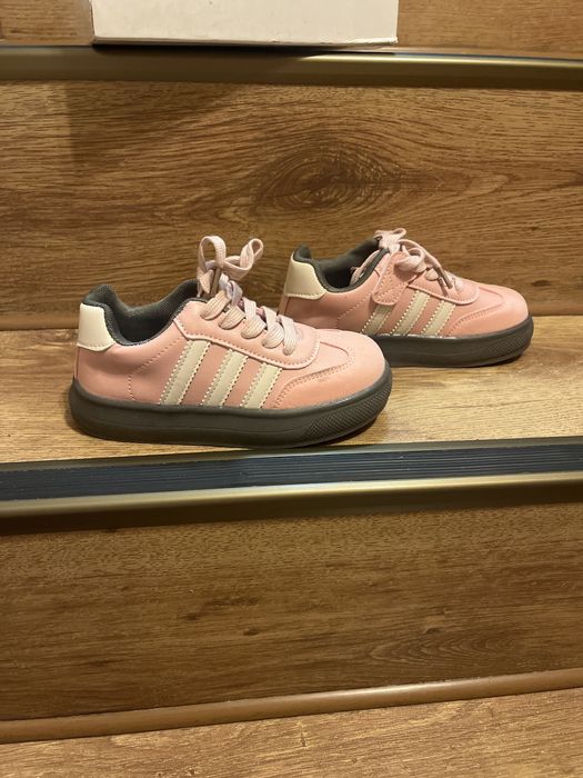 Кроссовки для девочки