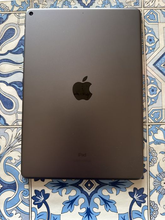 Ipad Air 3! Model A 2152!