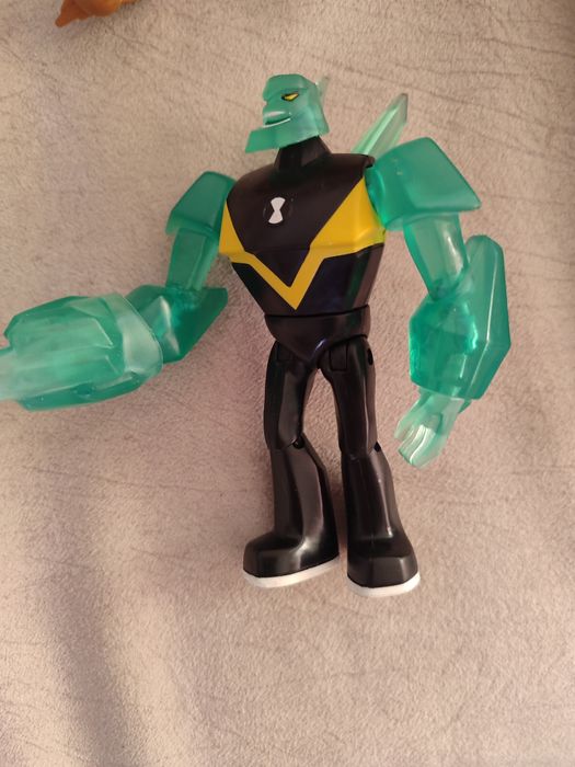 Бен 10: Фигурка Алмаз из Омнитрикс
