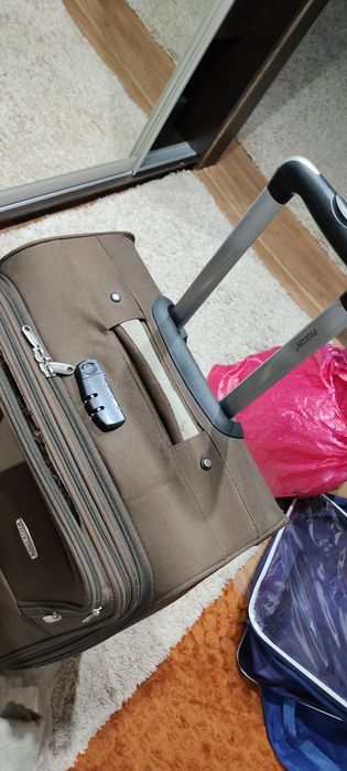 Большой чемодан.