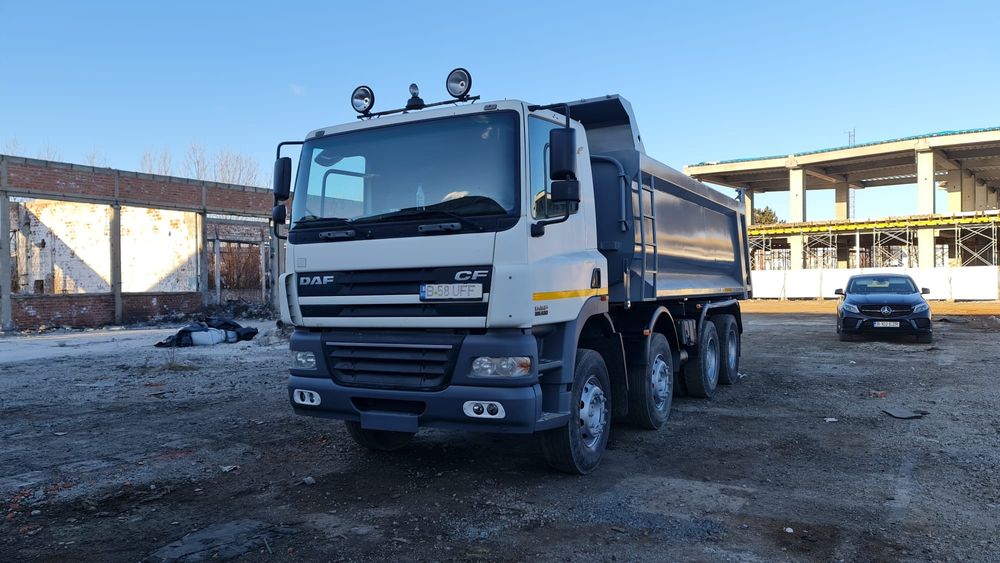 Executam lucrări cu utilaje defrișări terenuri și totcat resturi veget