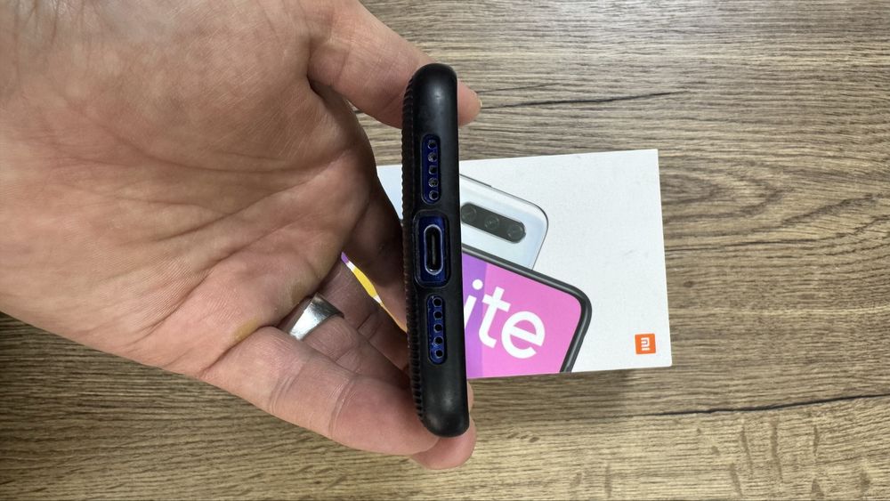 Xiaomi Mi 9 Lite 6/128GB (NFC, AMOLED)