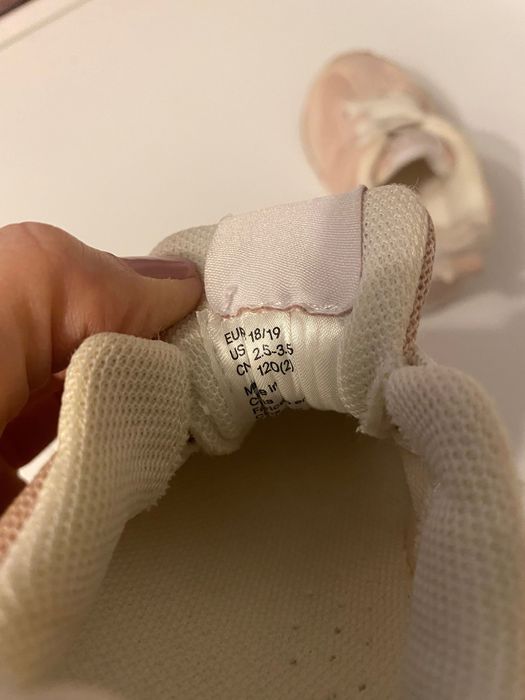 Бебешки дрешки( пантофи, маратонки, рокля) за момиче