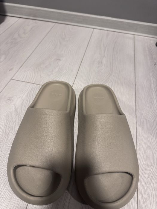 adidas Yeezy slides Bone
