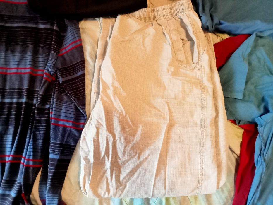 Отдам даром мужские вещи.