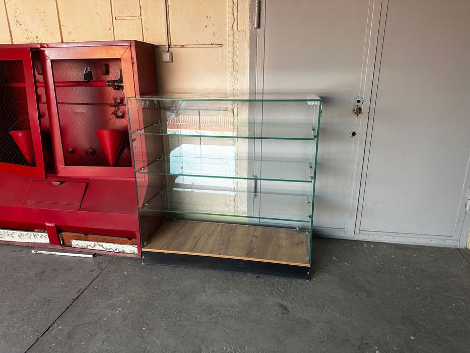 Стеклянные витрины