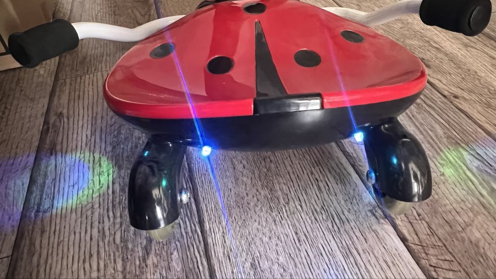 Каталка самокат божья коровка