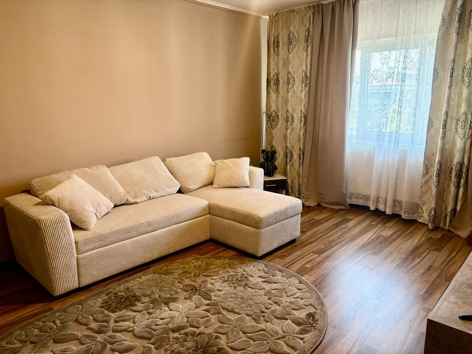 Vând PB 2 camere,decomandat.