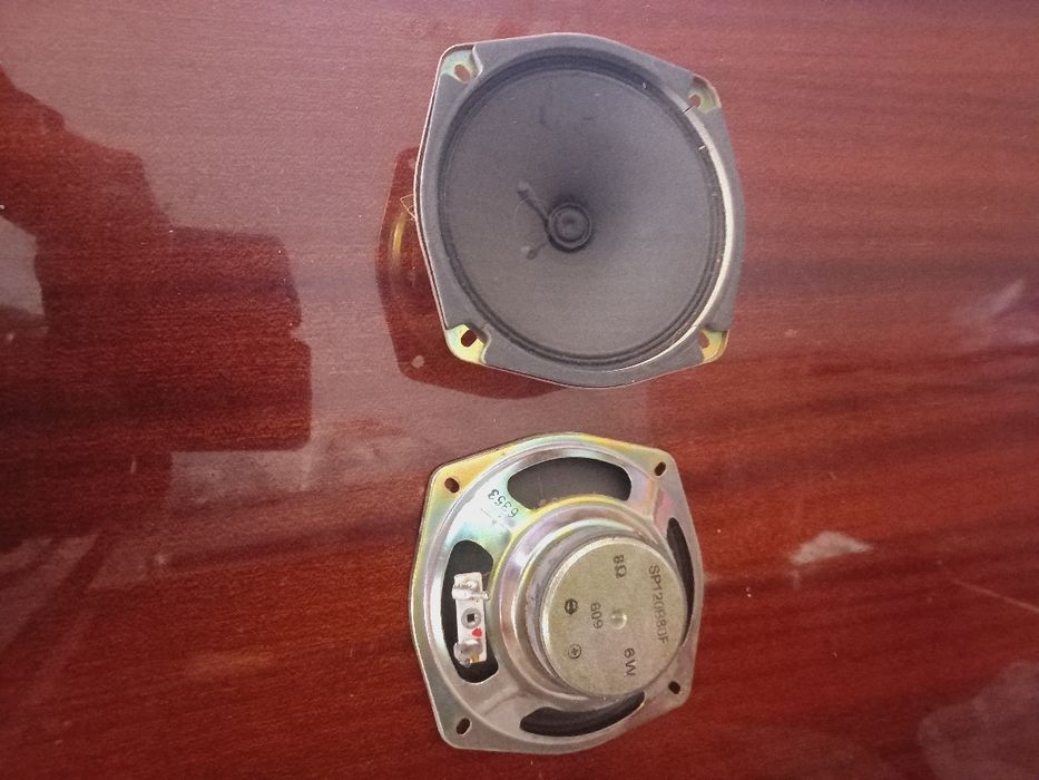 Динамики для аудио аппарата.