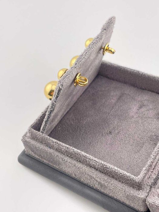 Серьги в виде шара с бриллиантами