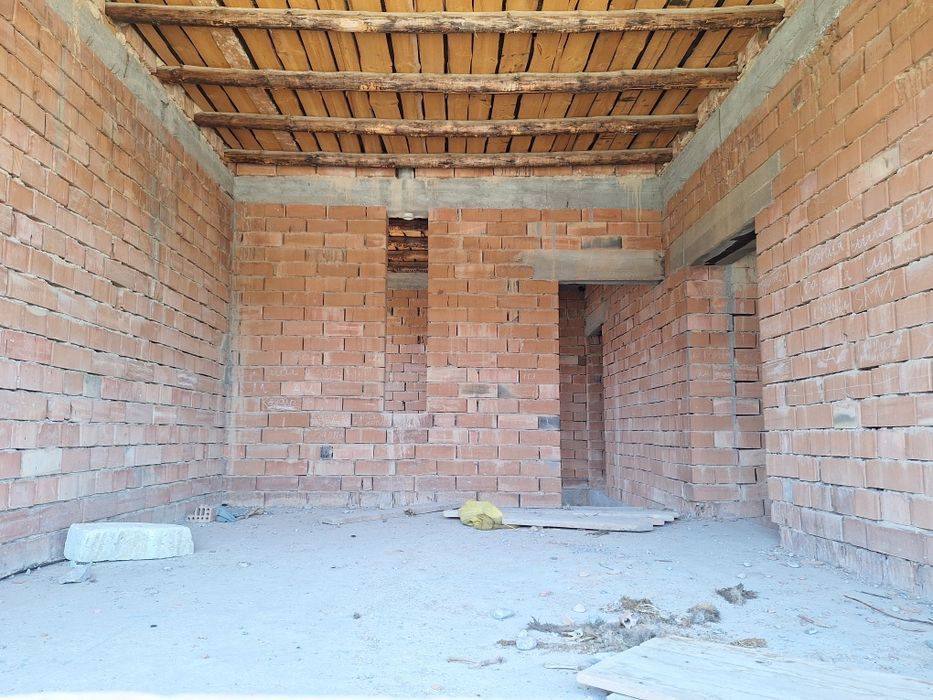 Участок  и дом в Пахтакор