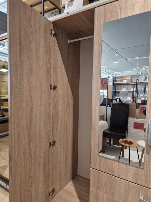 Продавам гардероб от Jusk ползван 4 месеца