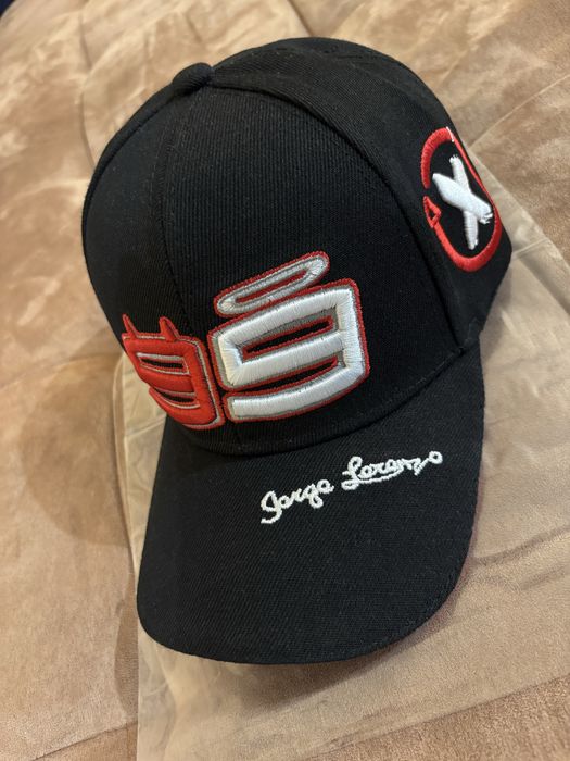 Шапка на Jorge Lorenzo 99