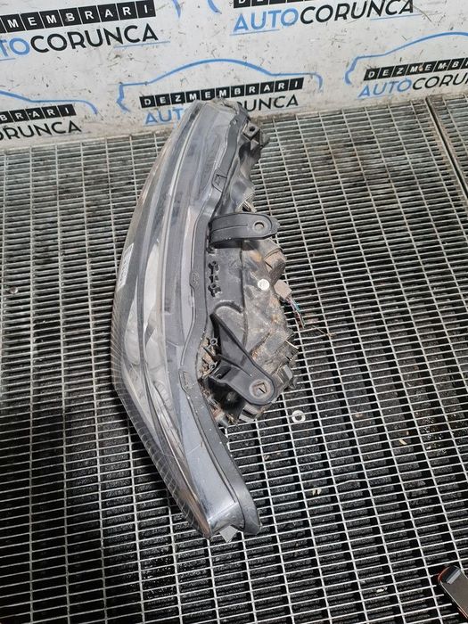 Far Stanga Mitsubishi Outlander III 2012 - 2015 SUV 4 Usi (1339) Fara xenon