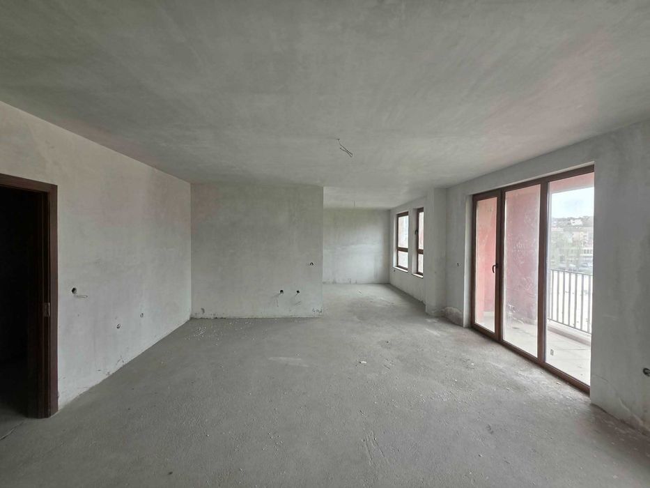 Апартамент с три спални в Центъра на гр.Хасково