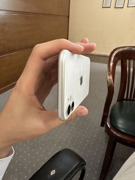 IPhone 11 в белом цвете