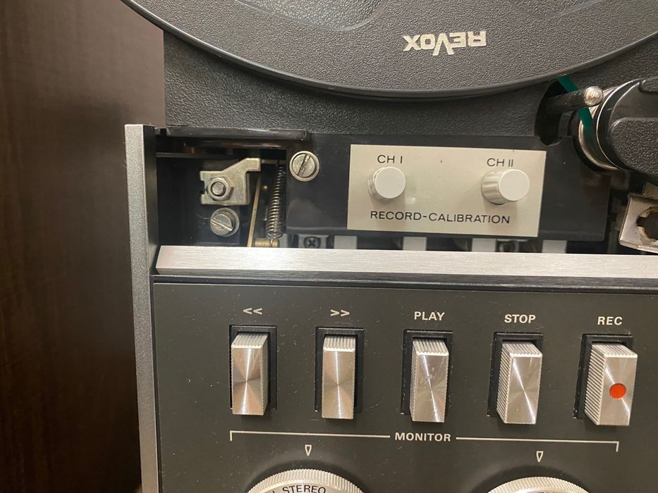 Аудио Техника Revox от три части