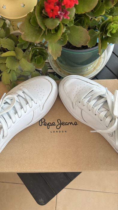 Бели кожени маратонки Pepe Jeans