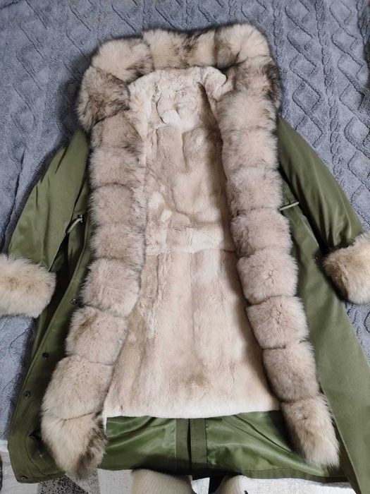 Продам парку женскую