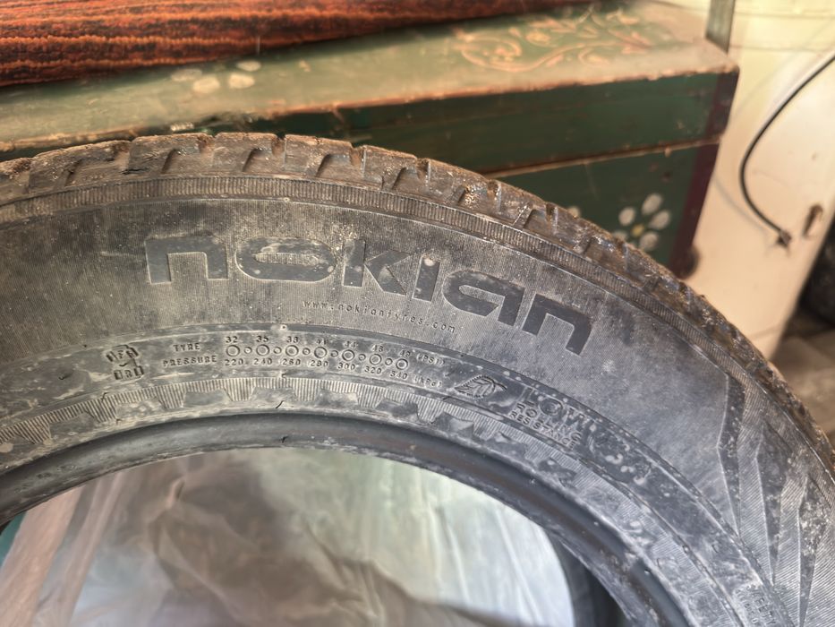 Продам шины Nokian