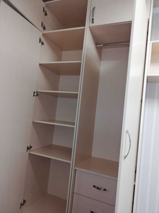 Компактный вещевой шкаф