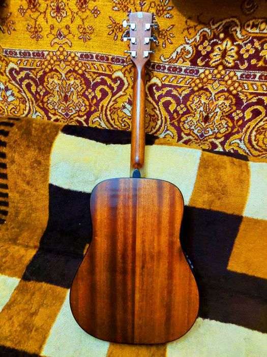 Продам Электроакустическую  гитару Cort