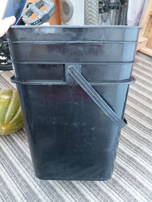 Продам ведра 20 литров