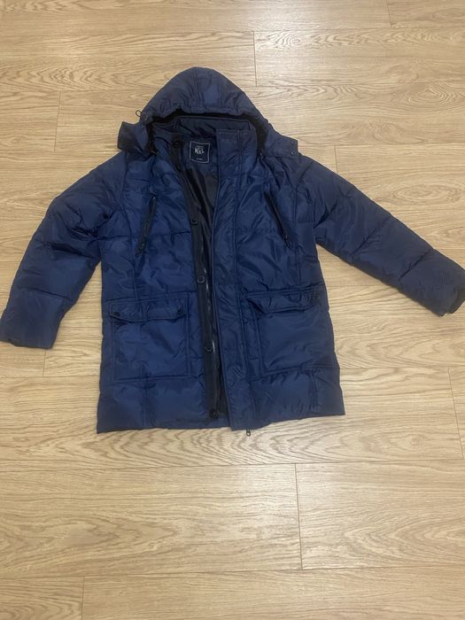 Подарявам 2 мъжки якета и няколко костюма размери XL