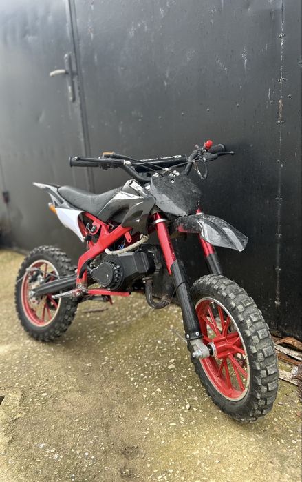 Продавам кросово моторче 49cc
