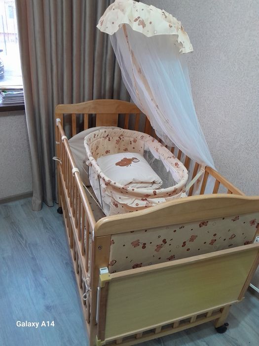 Детская кроватка, манеж и колыбель для новорождённого