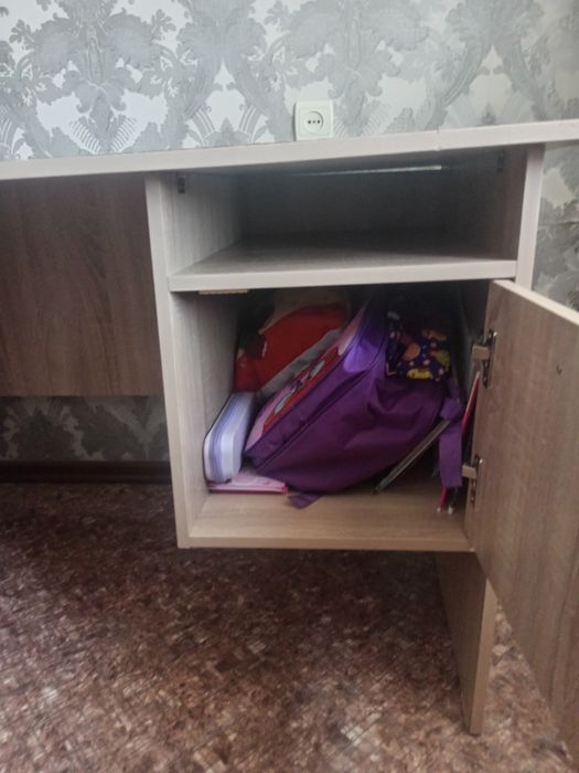 Офисная парта. В хорошем состояний