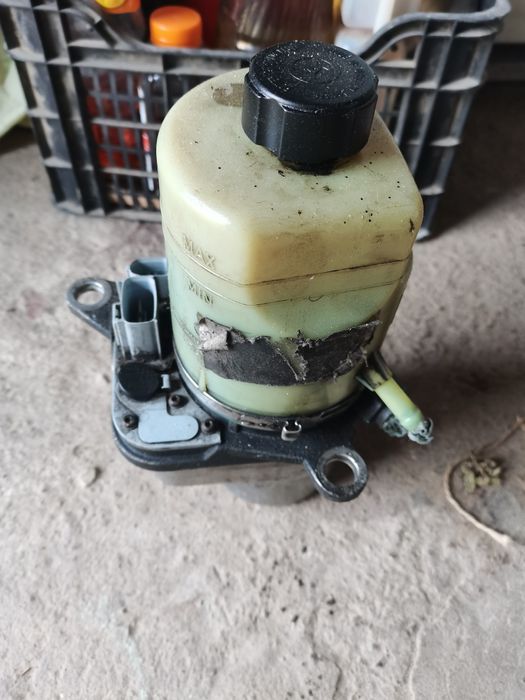 Pompa servodirectie kuga 2010