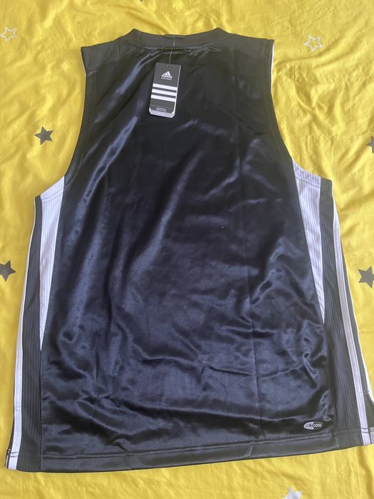 Maieu adidas nou, cu eticheta