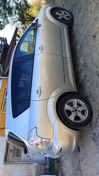 Продавам автомобил Тойота