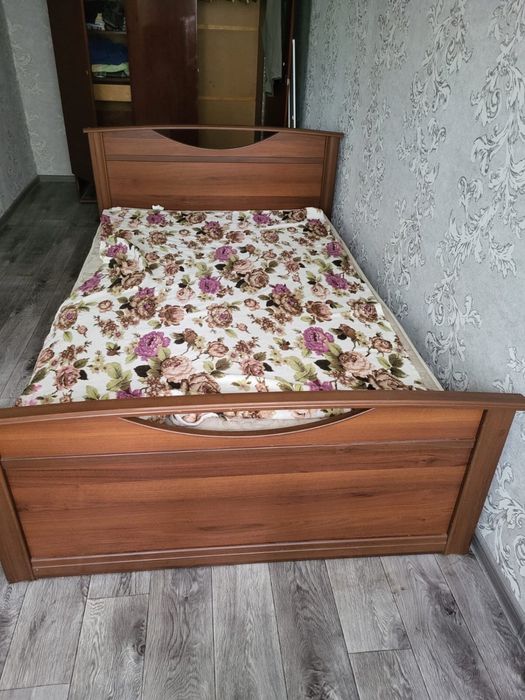 Продам кровать с матрасом