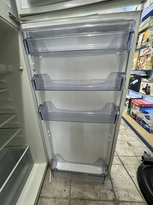 Хладилник с фризер Neo