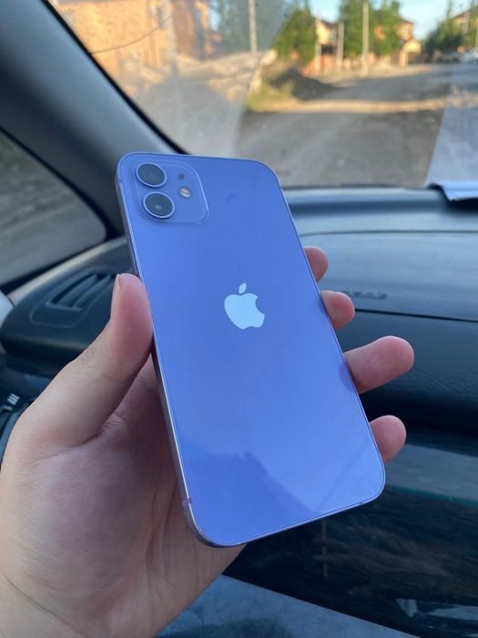 Продам Iphone 12