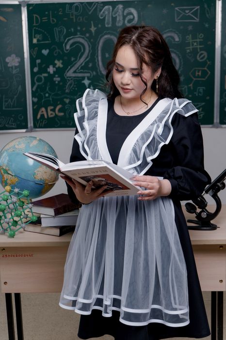 Школтный платье