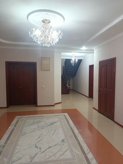 Продам коттедж в центре ( 12 микр)