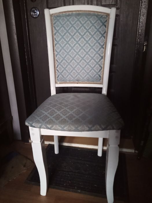 продам стул бу устойчивый деревянный